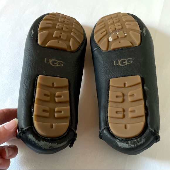 UGG Black Leather Perforated Loafers Flats Work Shoes 8 - Picture 5 of 7